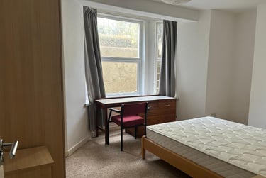3 bed flat, Napier Terrace, Flat 1, Mutley, Plymouth, PL46ER - Image 4